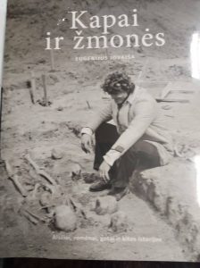 Seimo nario Eugenijaus Jovaišos dovanos Neringos gimnazijai