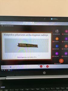 „Viduramžių pramogos ir linksmybės“.