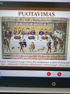 „Viduramžių pramogos ir linksmybės“.